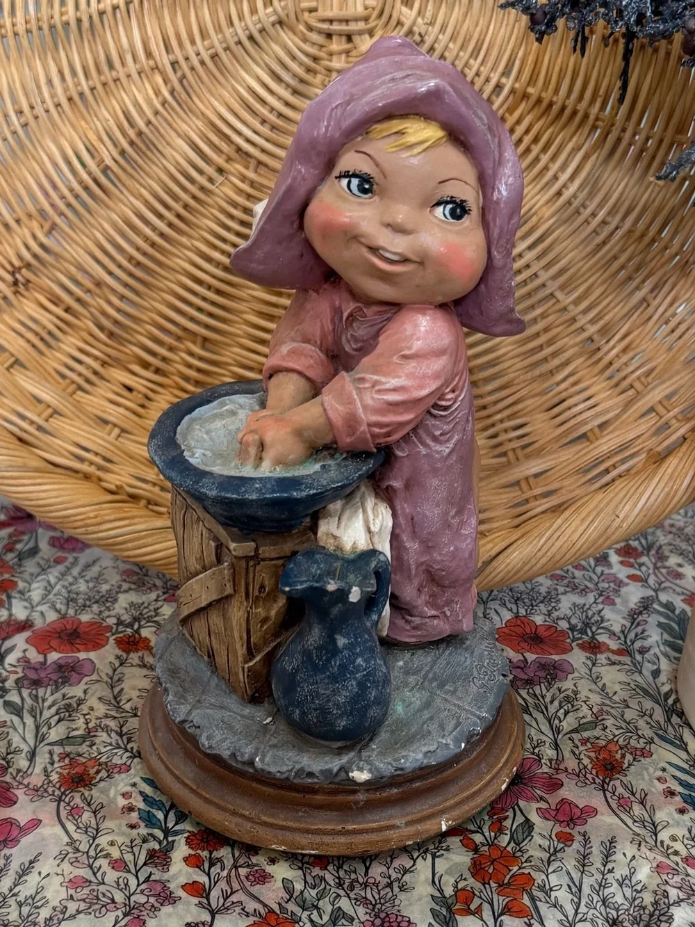 Vintage Giuseppe Armani Figurine Girl Washing Hands COLORFUL Signed Rare